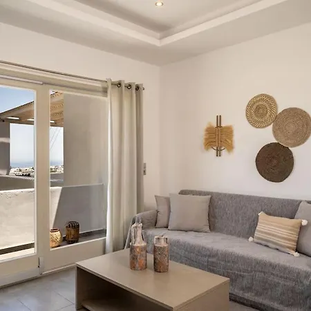 In The Heart Of Fira & Free Pool - Nychteri Suite